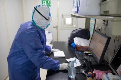 探訪核酸檢測(cè)點(diǎn) 全流程與24小時(shí)不間斷服務(wù)